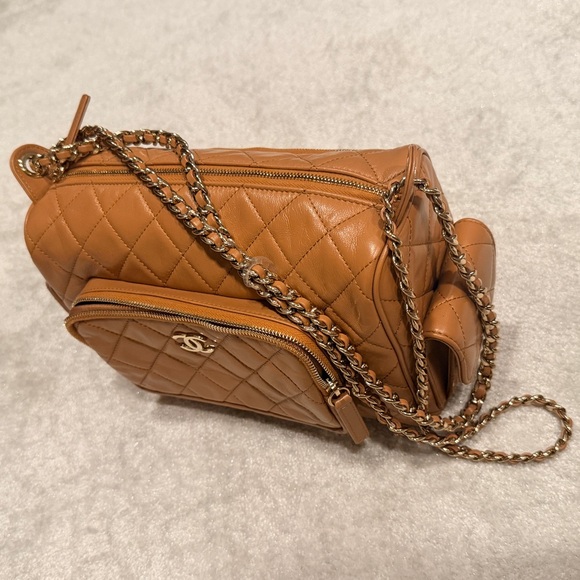 NEW CHANEL 24K Multi-Pocket Camera Bag in Caramel SZ Medium - Picture 6 of 13